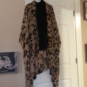 NWOT leopard Kimono Shaw